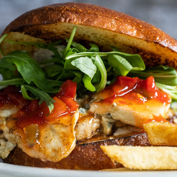 Avaa kuva diaesityksessä, Kanaburger, ranskalaiset (L)